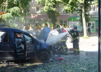 У Сумах вже 3 загиблих, один снаряд застряг в стіні 9-поверхівки, – Зеленський (ВІДЕО)