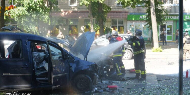 У Сумах вже 3 загиблих, один снаряд застряг в стіні 9-поверхівки, – Зеленський (ВІДЕО)