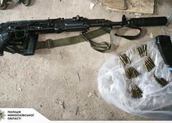 Сотні набоїв, автомат, граната та РПГ — на Миколаївщині двох чоловіків викрили на незаконному зберіганні озброєння (ФОТО)