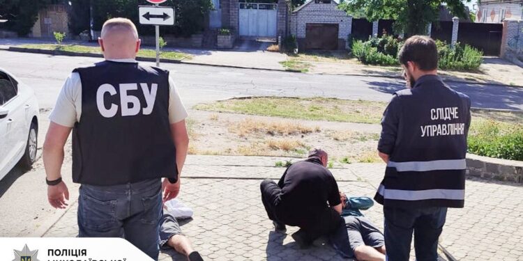 У Миколаєві затримано чергових рекетирів – погрозами «вибивали» неіснуючий борг (ФОТО)