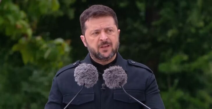 «Ми нація, що складається з громадян, які в силах відстояти те, у що вірять, і те, чого прагнуть» – привітання Президента України з Днем Конституції (ВІДЕО)