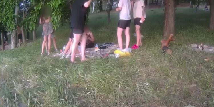 У Миколаєві групу відпочивальників притягнули до адмінвідповідальності за російську музику