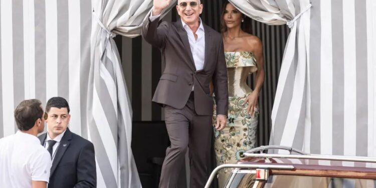 Подія року – весілля Безоса у Венеції. Як пройшло, хто був (ФОТО, ВІДЕО)