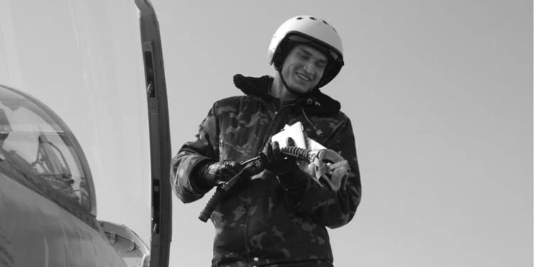 Зеленський присвоїв звання Героя України загиблому пілоту Максиму Устименку