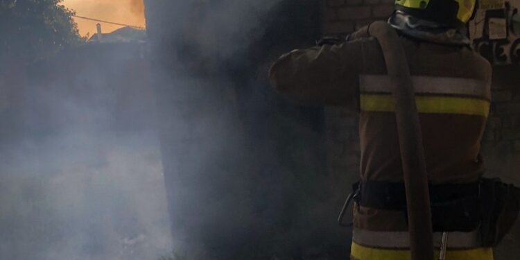 На Миколаївщині знову горіли приватні території та авто