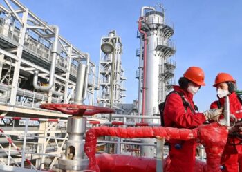 Китай закриє один з найбільших НПЗ, що переробляє нафту з рф, — Reuters
