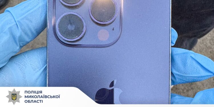 На Миколаївщині п’яна жінка на Volkswagen врізалась у припарковану Teslа – і почався скандальний детектив (ФОТО)