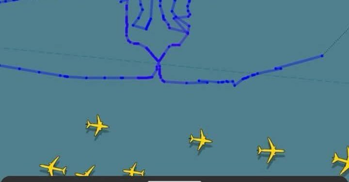 Французькі винищувачі Mirage 2000 проклали маршрут над Чорним морем у формі тризуба (ФОТО)