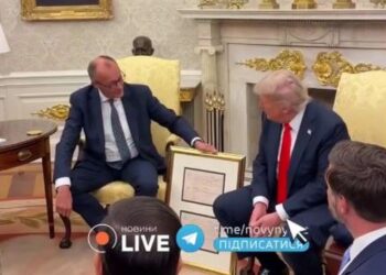 Мерц подарував Трампу свідоцтво про народження його дідуся-німця (ФОТО)