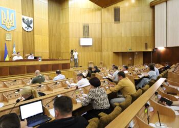 Івано-Франківська міська рада звернулася до влади з пропозицією заборонити аборти – в Конституції