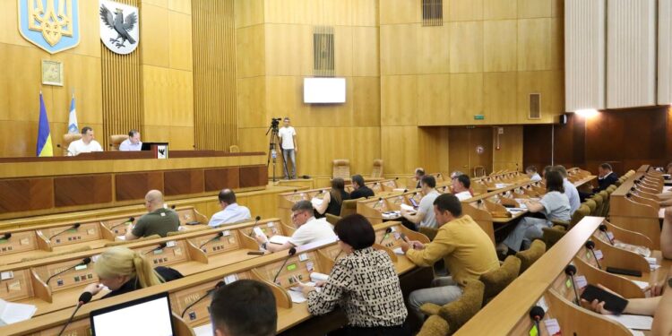 Івано-Франківська міська рада звернулася до влади з пропозицією заборонити аборти – в Конституції