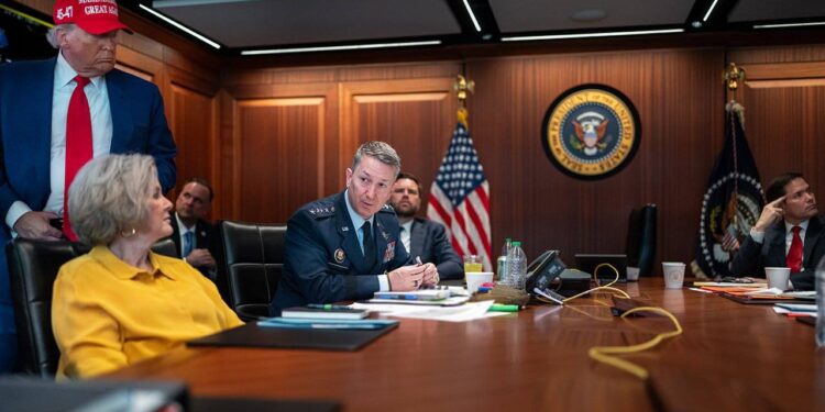 Чим ризикує Трамп, атакуючи Іран. І не тільки він