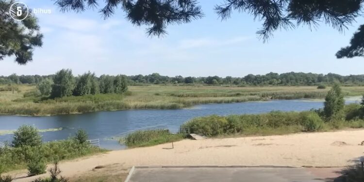 Ніби й не війна. Як будинки на відомчій базі митників у Конча-Заспі розкупили “правильні люди” – за борги (ФОТО, ВІДЕО)