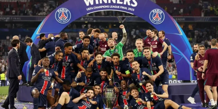 ПСЖ розгромив Інтер з історичним рахунком та вперше виграв Лігу Чемпіонів  – фанати на радощах підпалили Париж (ВІДЕО)