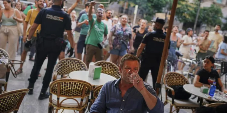 Обстріляли відпочиваючих із водяних пістолетів: в Іспанії, Італії, Португалії відбулися протести проти надмірного туризму