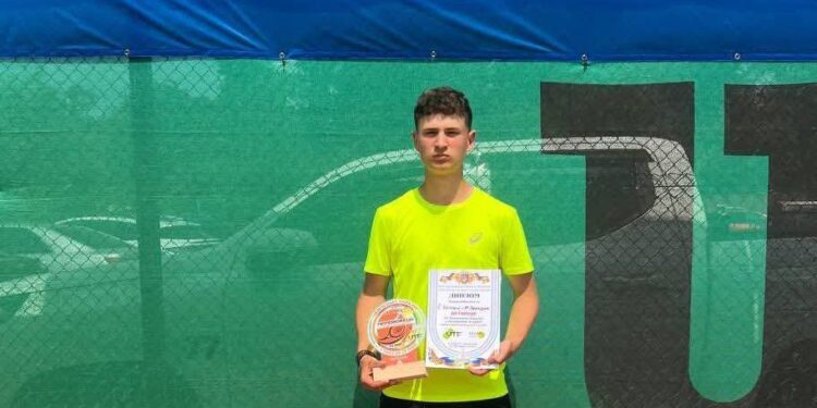 Миколаївський тенісист – переможець чемпіонату України серед юнаків до 16 років (ФОТО)