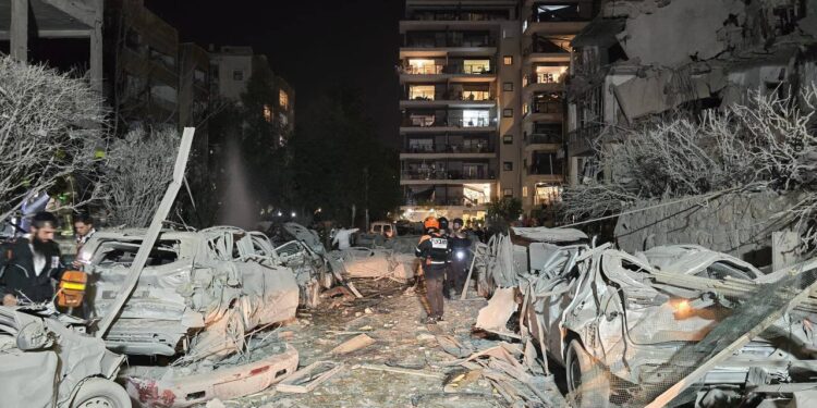 Вночі Ізраїль та Іран продовжили бомбити одне одного, Нетаньягу закликав іранців до повалення влади (ФОТО, ВІДЕО)