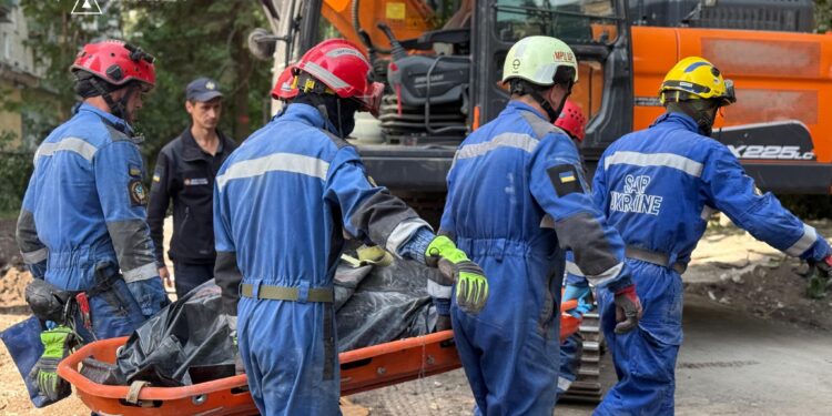 Кількість загиблих у Києві внаслідок вчорашньої російської атаки зросла до 26-ти (ФОТО)