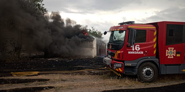 З 29 пожеж протягом доби на Миколаївщині одна була через бойові дії – що горіло (ФОТО)