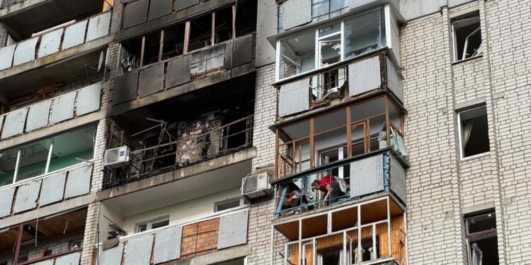 Наслідки нічної російської атаки: у Смілі – 6 постраждалих, у Кременчуці ліквідовують пожежу (ФОТО)