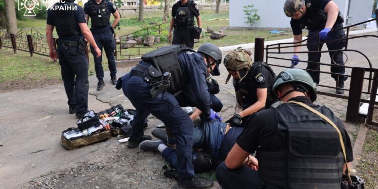 Росіяни вдарили КАБами по Харкову – загинула жінка, відомо про 16 поранених (ФОТО)