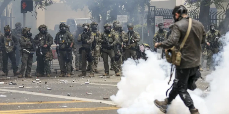 До Вашингтона звозять танки, у Лос-Анджелес ввели Нацгвардію. Що відбувається у США (ФОТО, ВІДЕО)