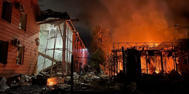 Росія вдарила Україну понад 400 дронами та більш ніж 40 ракетами – Зеленський (ФОТО, ВІДЕО)