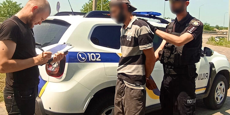 На Миколаївщині затримали чоловіка за підозрою у незаконному продажі боєприпасів (ФОТО)