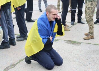 Україна повернула додому ще одну групу полонених, частину з них вважали зниклими (ФОТО)