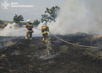На Миколаївщині – 24 пожежі за добу: це наслідки необережного поводження з вогнем та ворожого обстрілу (ФОТО)