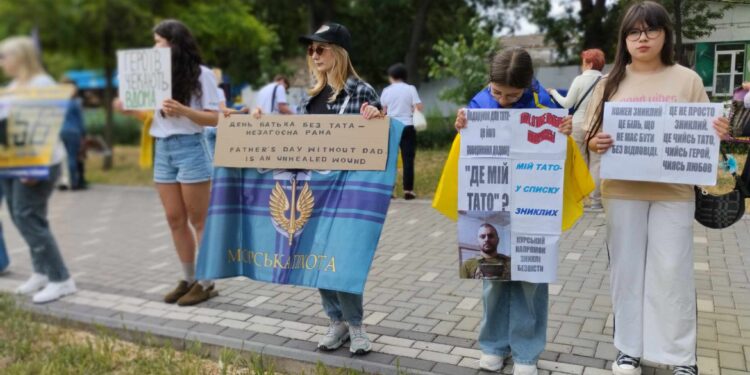У Миколаєві знов звучать голоси полонених та зниклих безвісти (ФОТО)