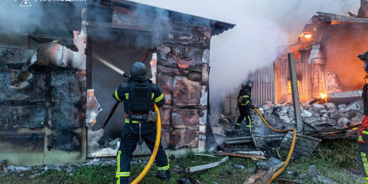 Росіяни знов атакували Харків та передмістя «шахедами» та ракетами – відомо про одного постраждалого, є руйнації будівель і пожежі (ФОТО)