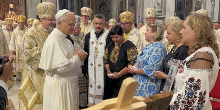 «Поділяю ваш біль, доручаю Господу ваші наміри» – Папа Римський зустрівся з українськими прочанами, серед яких були матері загиблих воїнів (ФОТО)