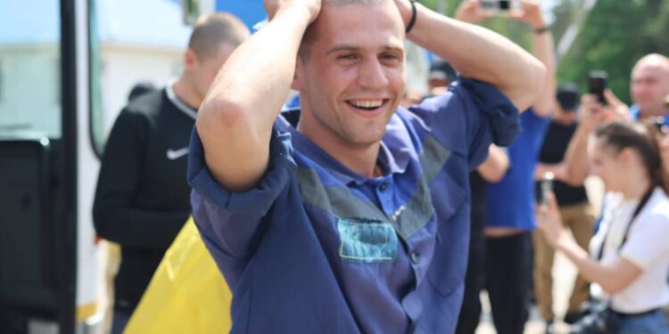 Відбувся перший етап обміну полоненими – до 25 років (ФОТО, ВІДЕО)