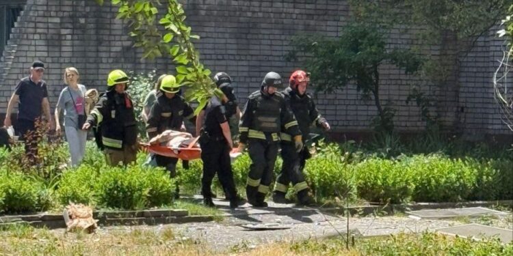 Наслідки атаки на Дніпро та Самар – відомо про 3 загиблих та 23 постраждалих (ФОТО)