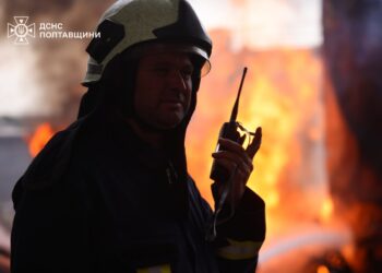 Наслідки нічної російської атаки: у Смілі – 6 постраждалих, у Кременчуці ліквідовують пожежу (ФОТО)