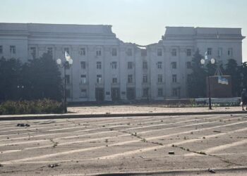 Російська ранкова атака на Херсон – 3 постраждалих, пошкоджена ОВА, освітні та медичні заклади (ФОТО)