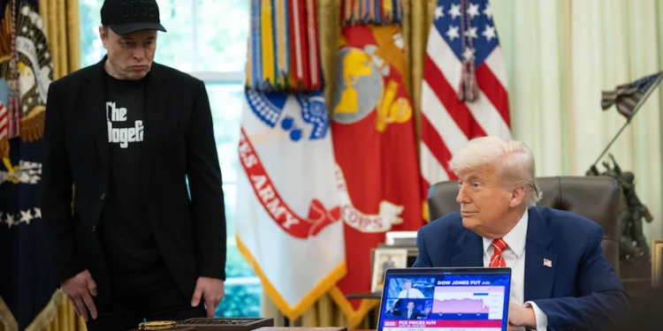 МАГА-скандал у Білому домі. Бійка Маска з Бессентом та інші подробиці конфлікту