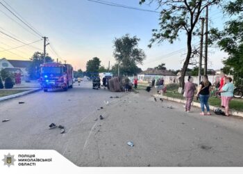 На Миколаївщині п’яний на ВАЗ розчавив мопед – водій загинув, пасажирки в лікарні