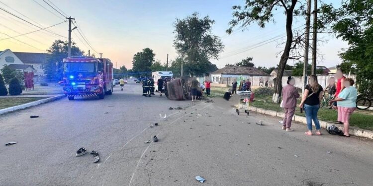 На Миколаївщині п’яний на ВАЗ розчавив мопед – водій загинув, пасажирки в лікарні