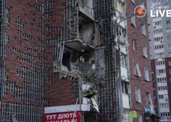 Внаслідок нічної атаки у Києві є  поранені, понівечені житлові будинки (ФОТО, ВІДЕО)