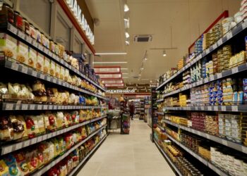 Вже 75% українців шукають в магазинах товари із знижками