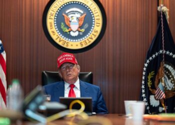 Ще вчора Трамп запевняв, що не хоче зміни режиму в Ірані, а тепер – “чому б і ні”?