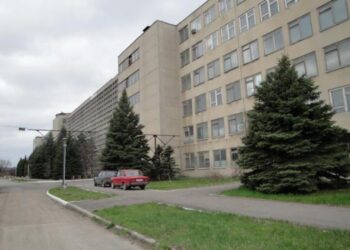 В Азові Ростовської області дрони атакували оптико-механічний завод (ВІДЕО)