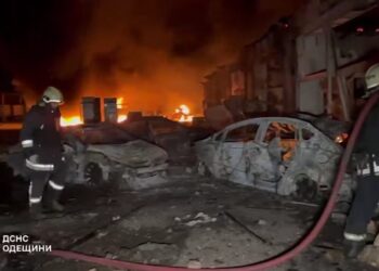 Сьогодні росіяни вдарили 101 дроном, минулого тижня – 1270 дронами, 39 ракетами та майже тисячею КАБів, – Зеленський