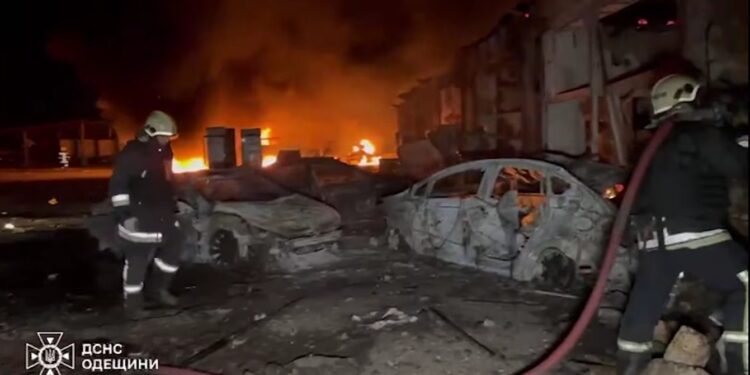 Сьогодні росіяни вдарили 101 дроном, минулого тижня – 1270 дронами, 39 ракетами та майже тисячею КАБів, – Зеленський