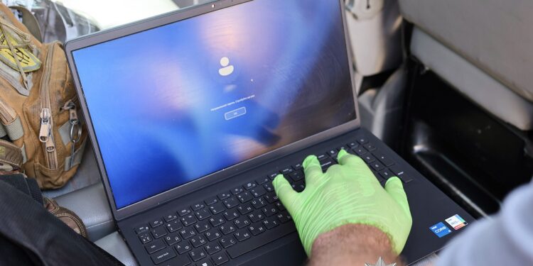 У Миколаєві обікрали машину військового – крадій затриманий (ВІДЕО)