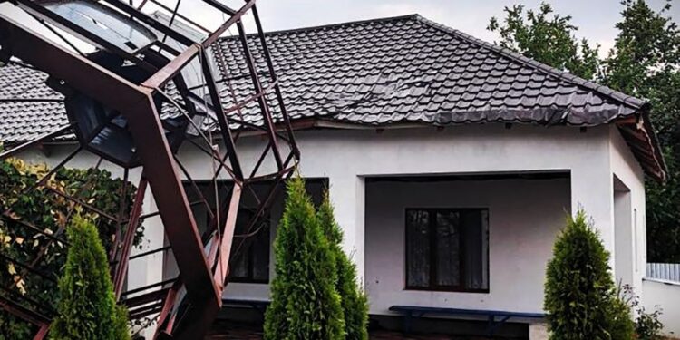 Буревій наробив лиха на заході Україні (ВІДЕО)