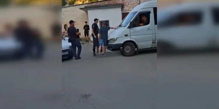 У Полтаві з автобуса ТЦК втекли мобілізовані – їх обіцяють жорстко покарати (ВІДЕО)