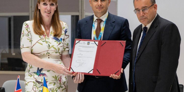 Україна за підтримки Великої Британії отримає 1,7 млрд фунтів стерлінгів кредиту на посилення обороноздатності